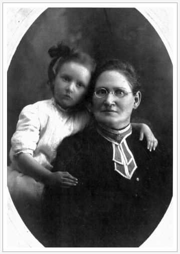 Fannie (Frume) Bolotin with her daughter Jeanne Millman